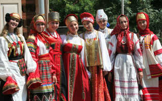 Русский народный костюм – традиционная одежда восточных славян, детская, женская и мужская, стиль символики на праздничных нарядах